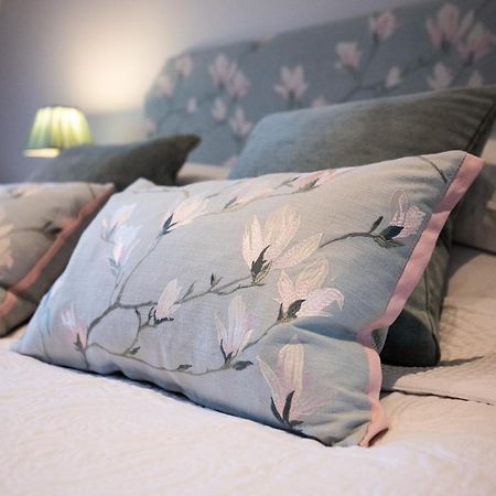 Bridge Cottage Bed And Breakfast Питерборо Екстериор снимка