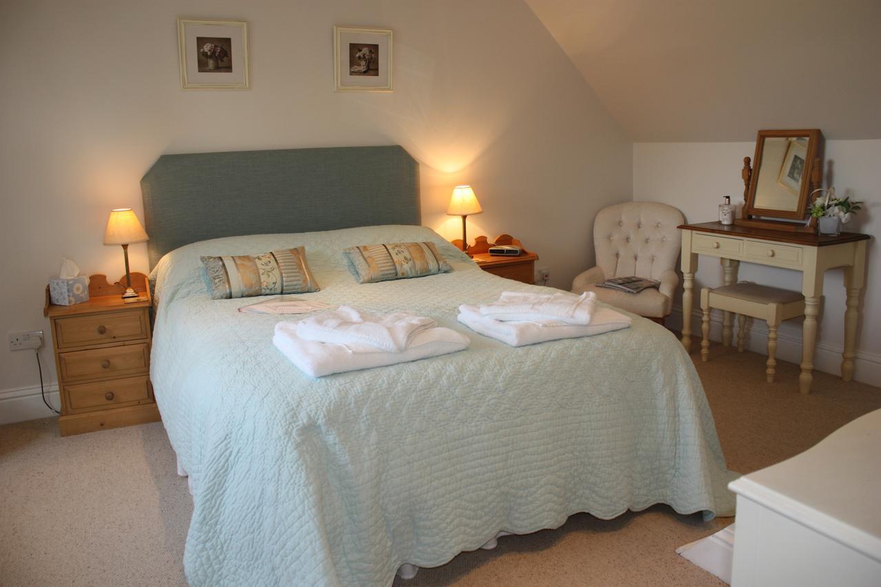 Bridge Cottage Bed And Breakfast Питерборо Екстериор снимка