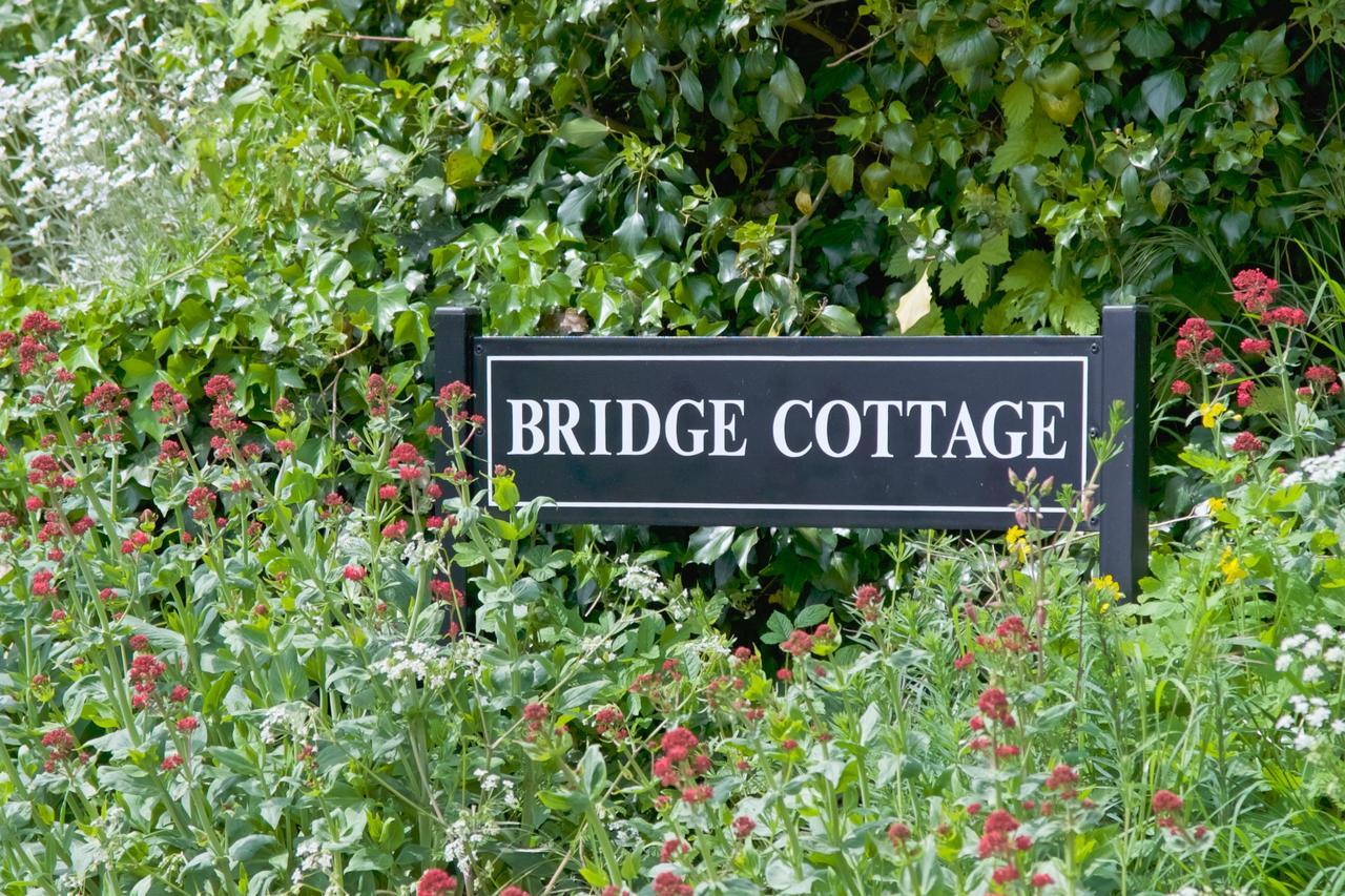 Bridge Cottage Bed And Breakfast Питерборо Екстериор снимка