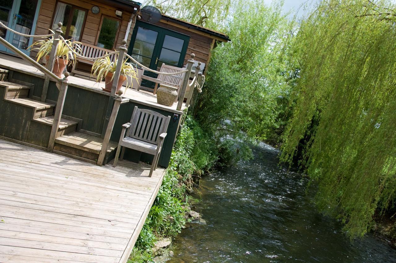Bridge Cottage Bed And Breakfast Питерборо Екстериор снимка