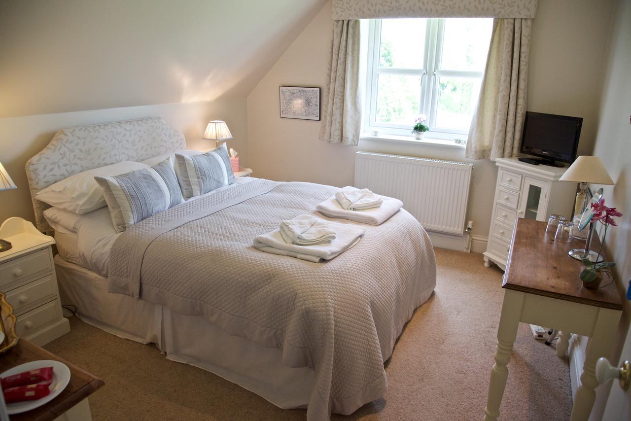 Bridge Cottage Bed And Breakfast Питерборо Екстериор снимка