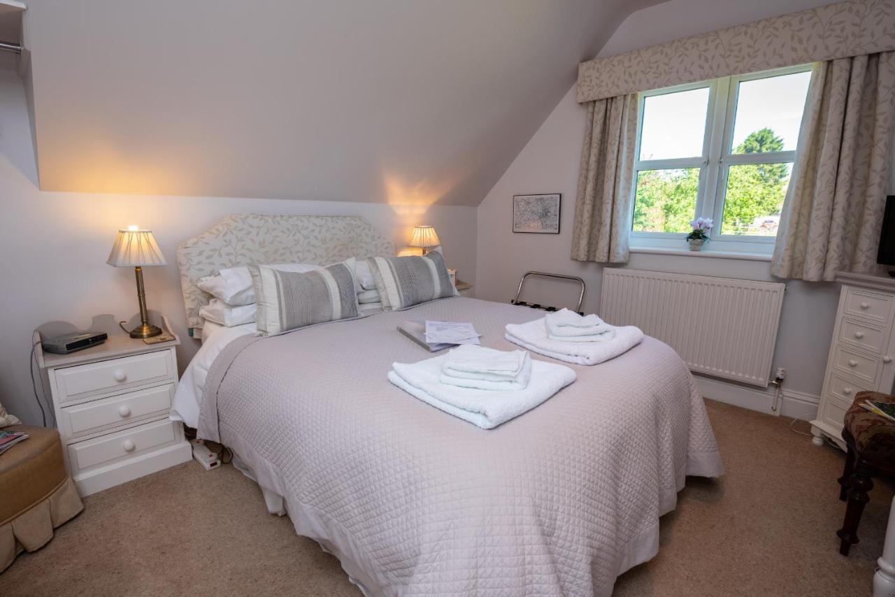 Bridge Cottage Bed And Breakfast Питерборо Екстериор снимка