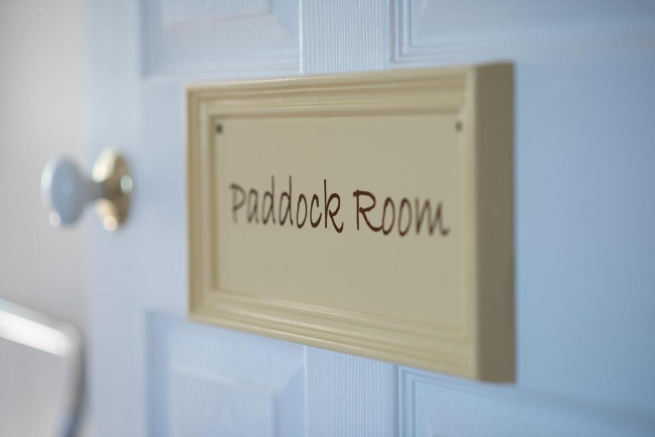 Bridge Cottage Bed And Breakfast Питерборо Екстериор снимка