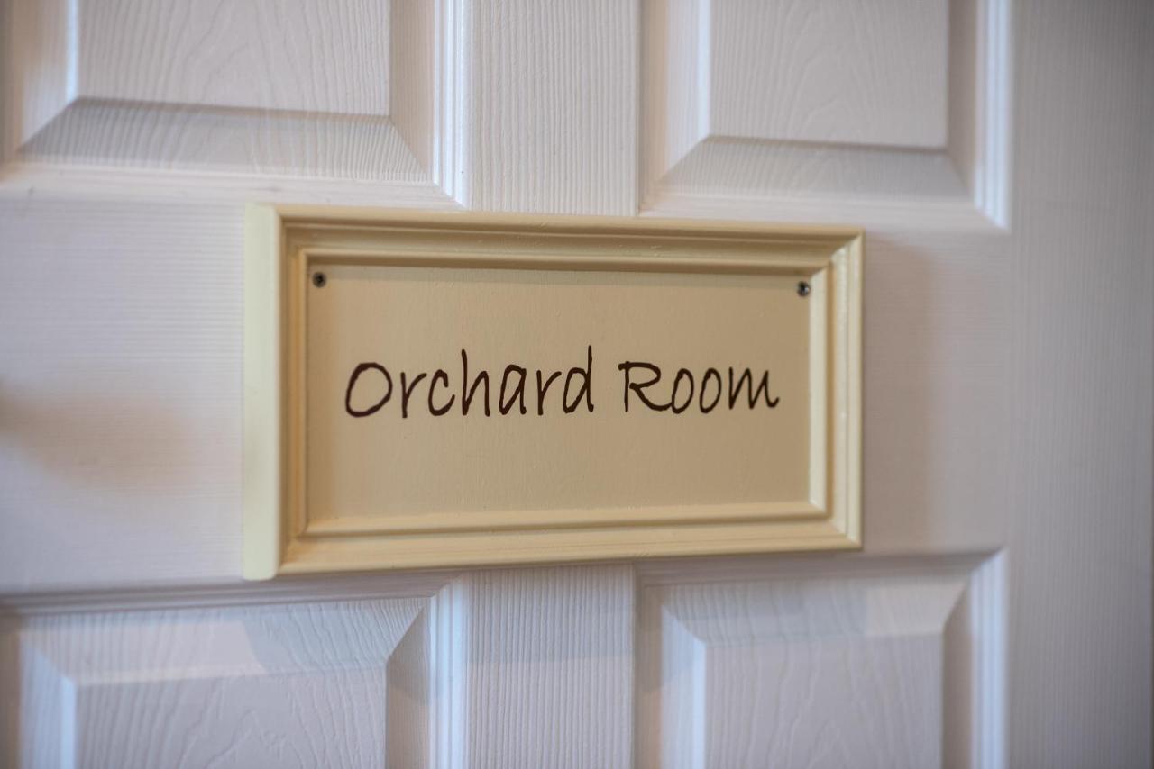 Bridge Cottage Bed And Breakfast Питерборо Екстериор снимка