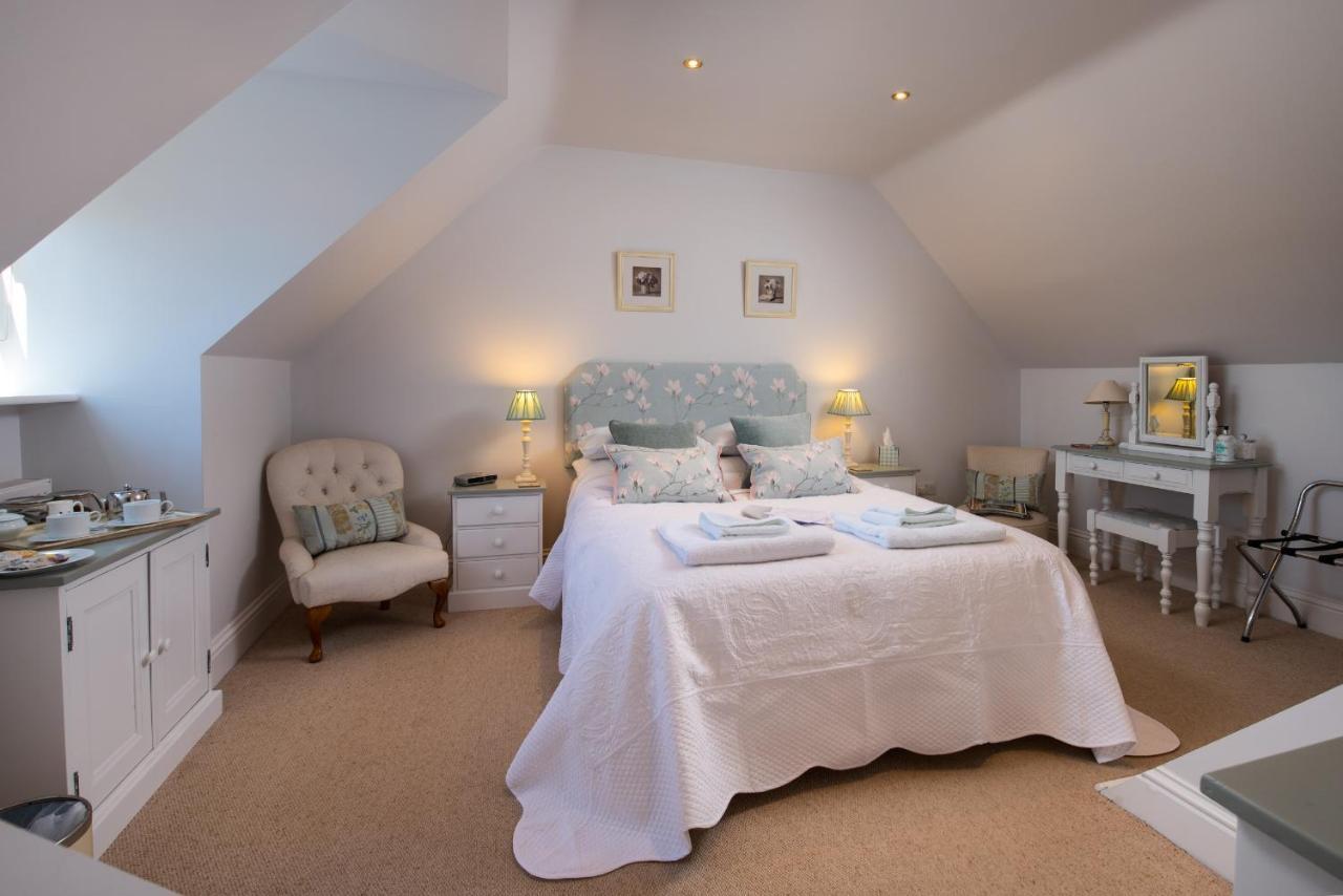 Bridge Cottage Bed And Breakfast Питерборо Екстериор снимка